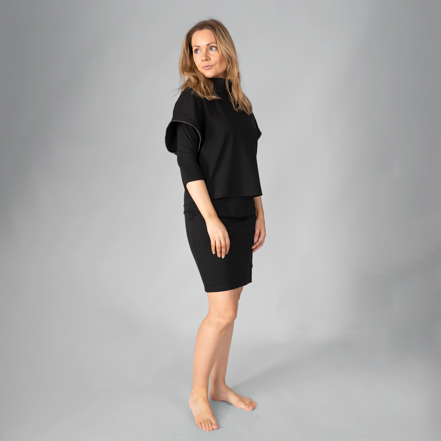 40 03 Black